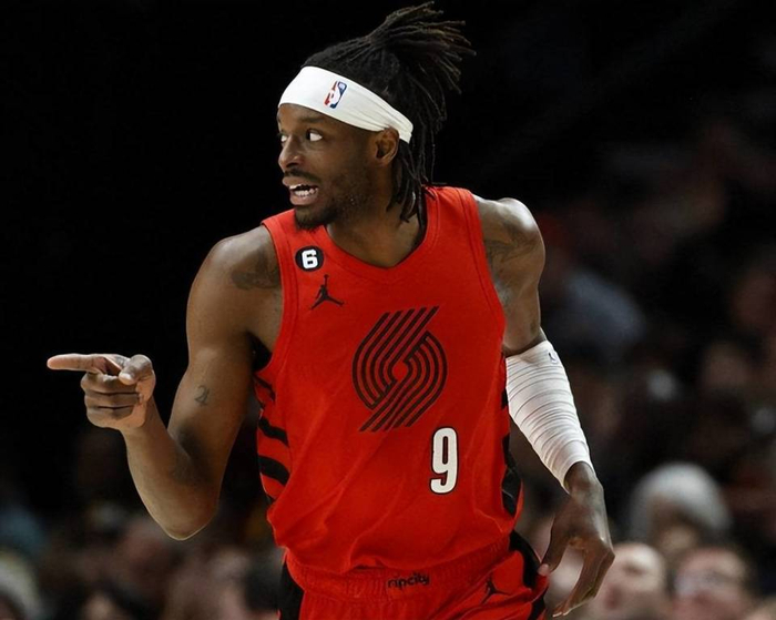 NBA休赛期交易风暴：10位巨星或成格局重塑关键棋