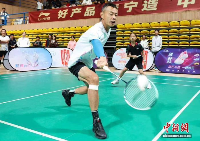 西安李宁杯羽毛球双打邀请赛开幕：世界冠军徐