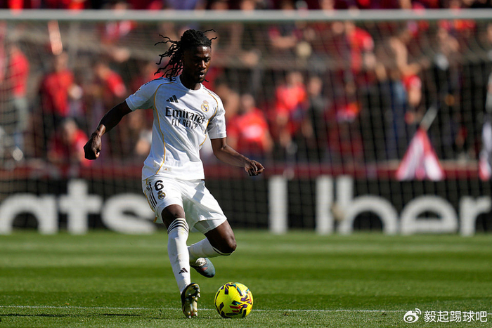 利物浦争夺摩纳哥边锋阿克利乌什，曼联加入竞