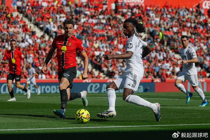 利物浦争夺摩纳哥边锋阿克利乌什，曼联加入竞