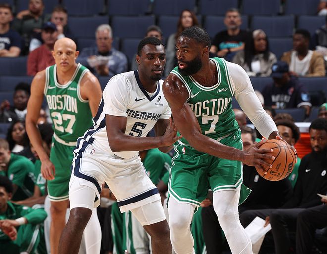 马刺凯尔特人激战：攻防对决引爆常规赛焦点战